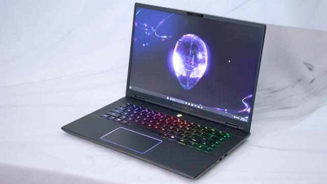 Alienware m16 R2