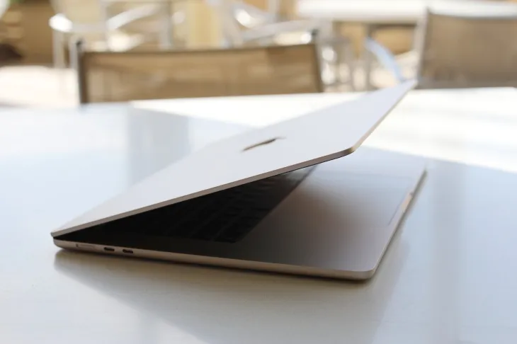 Macbook Air M2 2023